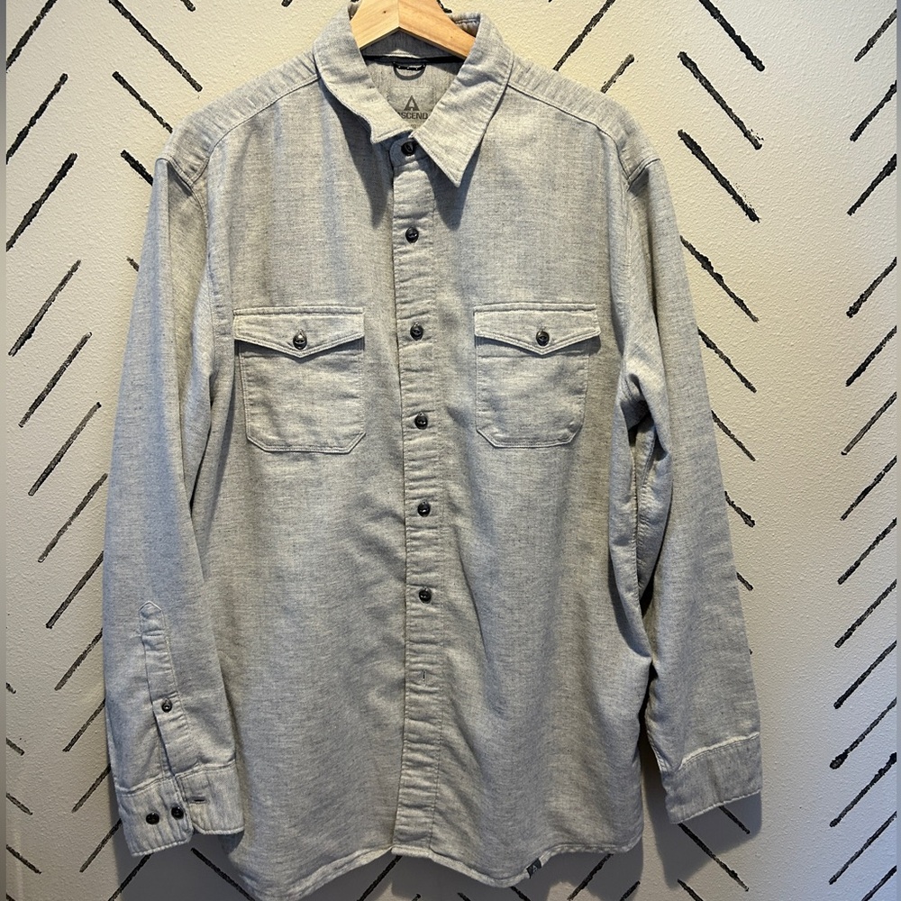 Ascend men’s long sleeve, size Large